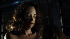 Голая грудь Наталии Вернер в сериале «Столпы Земли» фото #7