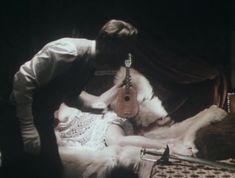 Наталья Егорова показала голую грудь в фильме «Барак» фото #3