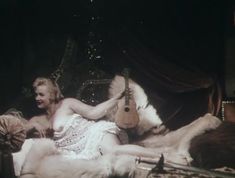 Наталья Егорова показала голую грудь в фильме «Барак» фото #4