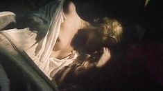 Голая грудь Натальи Кишовой в фильме «Мать Урагана» фото #1