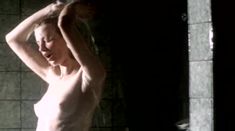 Наталья Кишова оголила грудь в фильме «Уик Энд с убийцей» фото #7