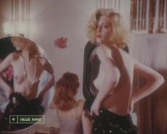 Голая грудь Натальи Кишовой в фильме «Чертовы куклы» фото #4