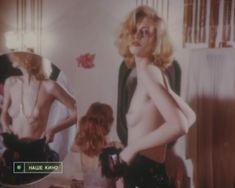 Голая грудь Натальи Кишовой в фильме «Чертовы куклы» фото #5