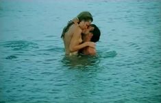 Голая грудь Натальи Масловой в фильме «Воры и проститутки. Приз – полет в космос» фото #2