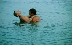 Голая грудь Натальи Масловой в фильме «Воры и проститутки. Приз – полет в космос» фото #5