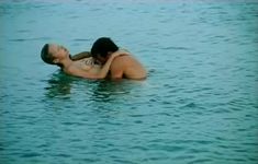 Голая грудь Натальи Масловой в фильме «Воры и проститутки. Приз – полет в космос» фото #6