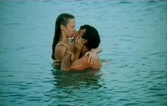 Голая грудь Натальи Масловой в фильме «Воры и проститутки. Приз – полет в космос» фото #7