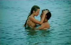 Голая грудь Натальи Масловой в фильме «Воры и проститутки. Приз – полет в космос» фото #8