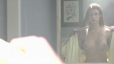 Голая грудь Николь Фокс в фильме «Эшли» фото #1