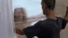 Нуца Кухианидзе показала голую грудь в фильме «27 украденных поцелуев» фото #9