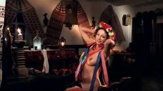 Оксана Борбат оголила грудь и попу в фильме «Хуторские страсти» фото #5