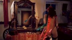 Оксана Борбат оголила грудь и попу в фильме «Хуторские страсти» фото #7