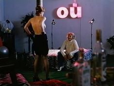 Голая грудь Олеси Поташинской в фильме «Восемь с половиной долларов» фото #8