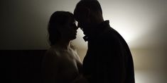 Голая грудь Оливии Луккарди в сериале «Карточный домик» фото #3