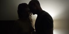 Голая грудь Оливии Луккарди в сериале «Карточный домик» фото #6