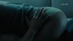 Ольга Болондзь показала голую грудь в фильме «Крылатые свиньи» фото #2