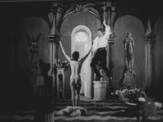 Ольга Гобзева оголила грудь и попу в фильме «Ехали в трамвае Ильф и Петров» фото #12