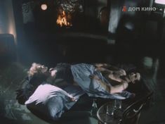 Ольга Дроздова показала голые сиськи в фильме «Алиса и Букинист» фото #4