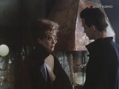 Ольга Дроздова показала голые сиськи в фильме «Алиса и Букинист» фото #9