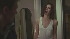 Ольга Дыховичная оголила грудь в фильме «Велкам хом» фото #9