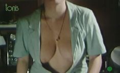 Шикарная Ольга Егорова засветила грудь в фильме «Балаган» фото #3