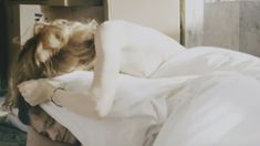 Голая грудь Ольги Макеевой в фильме «Оранжевая любовь» фото #6