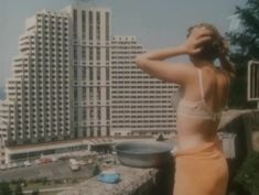 Голые сиськи Ольги Толстецкой в фильме «Отель «Эдем»» фото #9