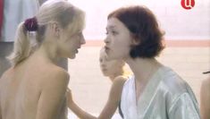 Ольга Чурсина засветила грудь в сериале «Виллисы» фото #5