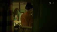 Равшана Куркова оголила грудь в сериале «А у нас во дворе» фото #4