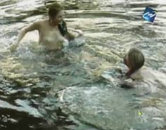 Голая грудь Радмилы Щеголевой в сериале «Остров любви» фото #2