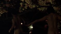 Голая попа Ребекки Лоуренс в фильме «Романтики» фото #4