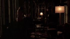 Голая попа Ребекки Лоуренс в фильме «Романтики» фото #13