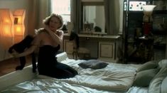 Рената Литвинова показала голую попу в фильме «Мне не больно» фото #2