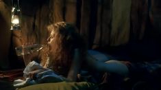 Рената Литвинова показала голую попу в фильме «Мне не больно» фото #9