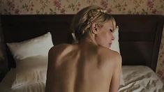 Голая грудь Рики Линдхоум в фильме «Под Сильвер-Лэйк» фото #2