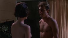 Голая грудь Саманты Мэтис в фильме «Прибавьте громкость» фото #7