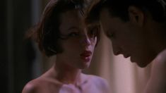 Голая грудь Саманты Мэтис в фильме «Прибавьте громкость» фото #9