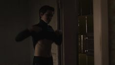 Голые сиськи Сары Серайокко в сериале «По ту сторону» фото #1