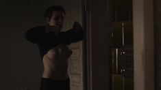 Голые сиськи Сары Серайокко в сериале «По ту сторону» фото #2