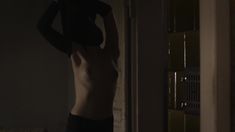 Голые сиськи Сары Серайокко в сериале «По ту сторону» фото #4