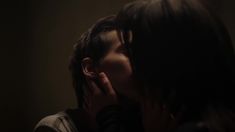 Голые сиськи Сары Серайокко в сериале «По ту сторону» фото #8