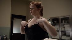 Голая грудь Сары Эллин Бауэр в сериале «Мастера секса» фото #1