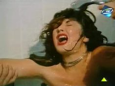 Светлана Прус показала голые сиськи в фильме «Прощание с Каиром» фото #3