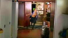 Светлана Устинова показала голые сиськи в сериале «Золотой капкан» фото #5