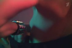 Светлана Ходченкова засветила грудь в сериале «Краткий курс счастливой жизни» фото #4