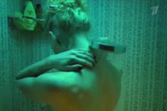 Светлана Ходченкова засветила грудь в сериале «Краткий курс счастливой жизни» фото #6