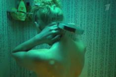 Светлана Ходченкова засветила грудь в сериале «Краткий курс счастливой жизни» фото #7