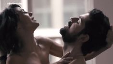 Голые сиськи Сильвии Алонсо в сериале «Без личности» фото #2