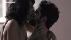 Голые сиськи Сильвии Алонсо в сериале «Без личности» фото #3