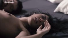 Голые сиськи Сильвии Алонсо в сериале «Без личности» фото #5